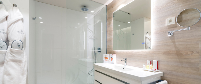 Salles Hotel Pere IV Shower Salles Hotel Pere IV Shower